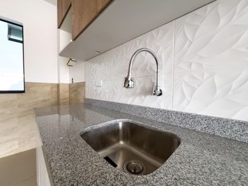 SE VENDE DEPAS EN ESTRENO FRENTE A PARQUE