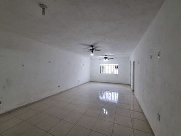 CASA DE UNA PLANTA EN VENTA EN EL CENTRO, MÉRIDA, CERCA DEL PARQUE DE LA ERMITA
