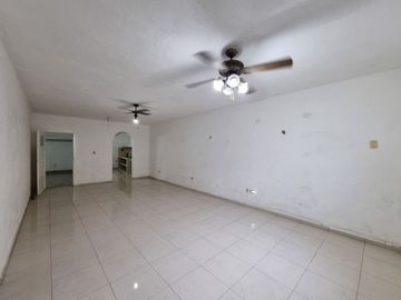 CASA DE UNA PLANTA EN VENTA EN EL CENTRO, MÉRIDA, CERCA DEL PARQUE DE LA ERMITA