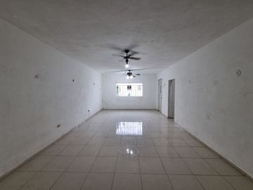 CASA DE UNA PLANTA EN VENTA EN EL CENTRO, MÉRIDA, CERCA DEL PARQUE DE LA ERMITA