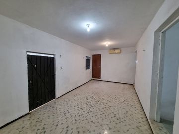 CASA DE UNA PLANTA EN VENTA EN EL CENTRO, MÉRIDA, CERCA DEL PARQUE DE LA ERMITA