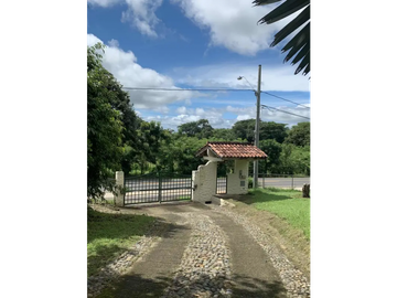 CHITRE / CASA DE CAMPO / 4300 M2 / CON CASA DE HUESPED