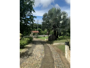 CHITRE / CASA DE CAMPO / 4300 M2 / CON CASA DE HUESPED