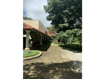 CHITRE / CASA DE CAMPO / 4300 M2 / CON CASA DE HUESPED