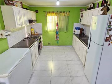 Venta casa  6 amb c/pilteta La Plata -VILLA ELVIRA