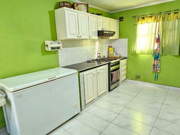 Venta casa  6 amb c/pilteta La Plata -VILLA ELVIRA