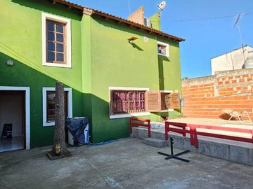 Venta casa  6 amb c/pilteta La Plata -VILLA ELVIRA