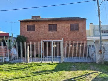 Venta casa  6 amb c/pilteta La Plata -VILLA ELVIRA