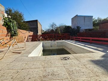 Venta casa  6 amb c/pilteta La Plata -VILLA ELVIRA