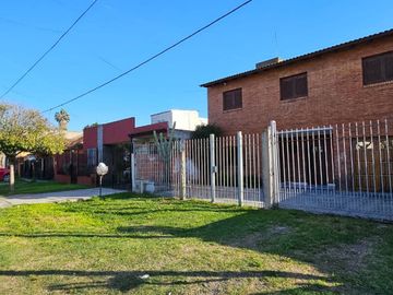 Venta casa  6 amb c/pilteta La Plata -VILLA ELVIRA