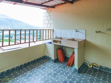 CASA en VENTA en Bello Casa de dos niveles Estacion Primera