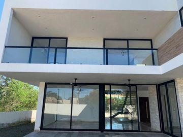 Venta Casa Privada Oasis Yucatán Country Club en Mérida, Yucatán