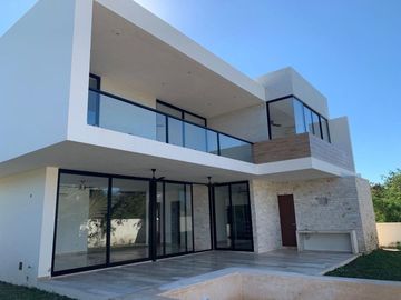 Venta Casa Privada Oasis Yucatán Country Club en Mérida, Yucatán