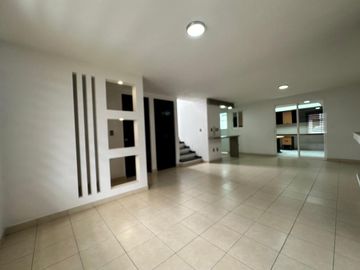 VENTA CASA FRACC. LA JOYA, TOLUCA, MÉXICO