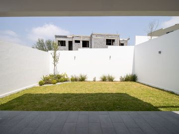 Casa en venta en carretera nacional / Laderas de Caranday