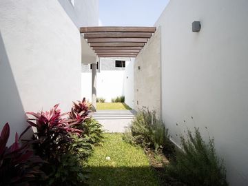 Casa en venta en carretera nacional / Laderas de Caranday
