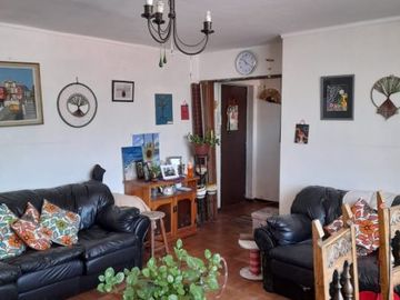 Se vende departamento calle Victoria a pasos de Universidades y Congreso Ves.-