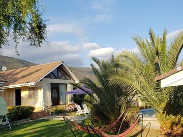 Hermosa casa en Olmue 1.400 m2 de terreno, cuenta con casa, quincho y piscina An.