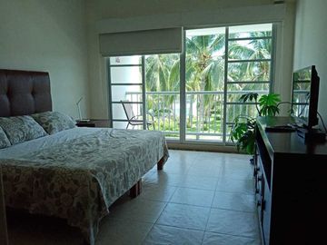 OPORTUNIDAD EN MAYAN LAKES DOS RECÁMARAS VISTA AL LAGO