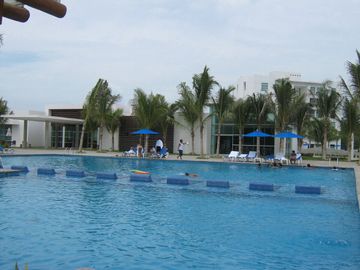 OPORTUNIDAD EN MAYAN LAKES DOS RECÁMARAS VISTA AL LAGO