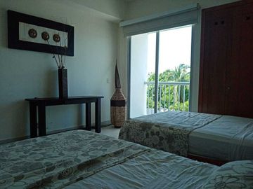 OPORTUNIDAD EN MAYAN LAKES DOS RECÁMARAS VISTA AL LAGO