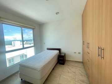 RENTA VENTA CASA ZIBATA AMUEBLADA 3 RECAMARAS ROOF GARDEN CERCA UNIVERSIDAD