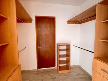 RENTA VENTA CASA ZIBATA AMUEBLADA 3 RECAMARAS ROOF GARDEN CERCA UNIVERSIDAD