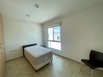 RENTA VENTA CASA ZIBATA AMUEBLADA 3 RECAMARAS ROOF GARDEN CERCA UNIVERSIDAD