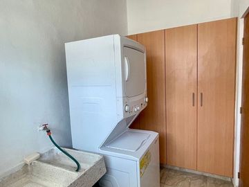 RENTA VENTA CASA ZIBATA AMUEBLADA 3 RECAMARAS ROOF GARDEN CERCA UNIVERSIDAD