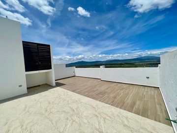 RENTA VENTA CASA ZIBATA AMUEBLADA 3 RECAMARAS ROOF GARDEN CERCA UNIVERSIDAD