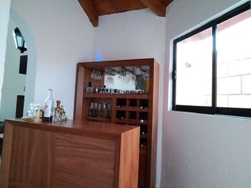 Oportunidad, cerca de UVM con excedente de terreno