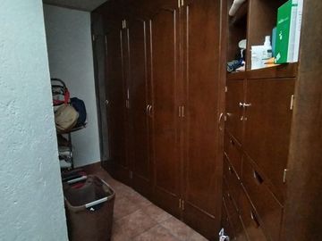 Oportunidad, cerca de UVM con excedente de terreno