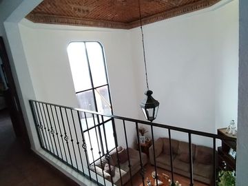 Oportunidad, cerca de UVM con excedente de terreno