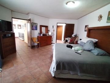 Oportunidad, cerca de UVM con excedente de terreno