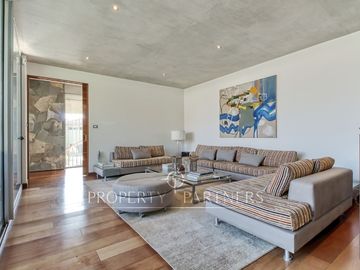Moderna casa en venta Jardines del Sur