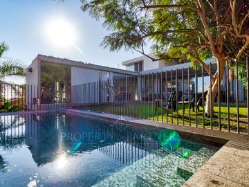 Moderna casa en venta Jardines del Sur