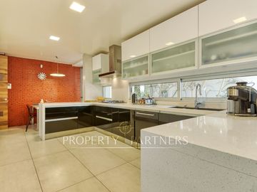 Moderna casa en venta Jardines del Sur