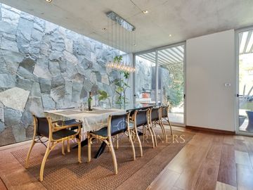Moderna casa en venta Jardines del Sur