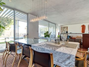Moderna casa en venta Jardines del Sur