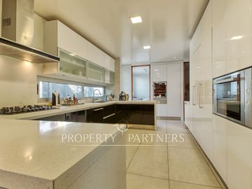 Moderna casa en venta Jardines del Sur