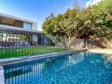 Moderna casa en venta Jardines del Sur