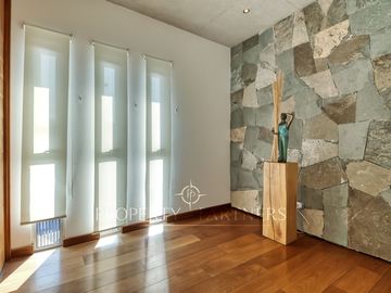 Moderna casa en venta Jardines del Sur