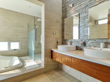 Moderna casa en venta Jardines del Sur