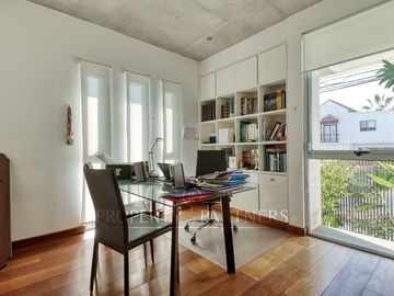 Moderna casa en venta Jardines del Sur