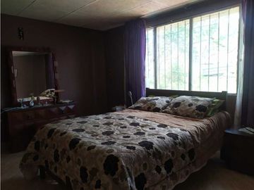 VENDO CASA CON LOTE. REA 672 m2  PACHO CUNDINAMARCA