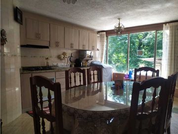 VENDO CASA CON LOTE. REA 672 m2  PACHO CUNDINAMARCA