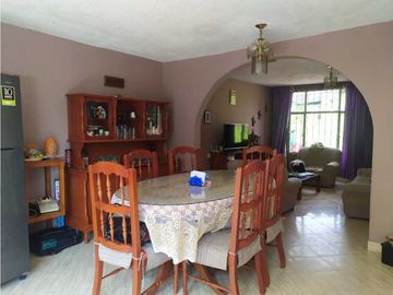 VENDO CASA CON LOTE. REA 672 m2  PACHO CUNDINAMARCA