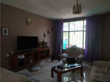 VENDO CASA CON LOTE. REA 672 m2  PACHO CUNDINAMARCA
