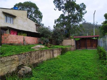 VENDO CASA CON LOTE. REA 672 m2  PACHO CUNDINAMARCA