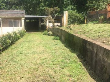 VENDO CASA CON LOTE. REA 672 m2  PACHO CUNDINAMARCA